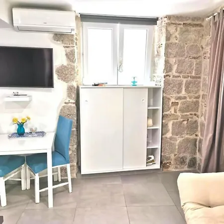 One Bedroom Property With Wifi At *